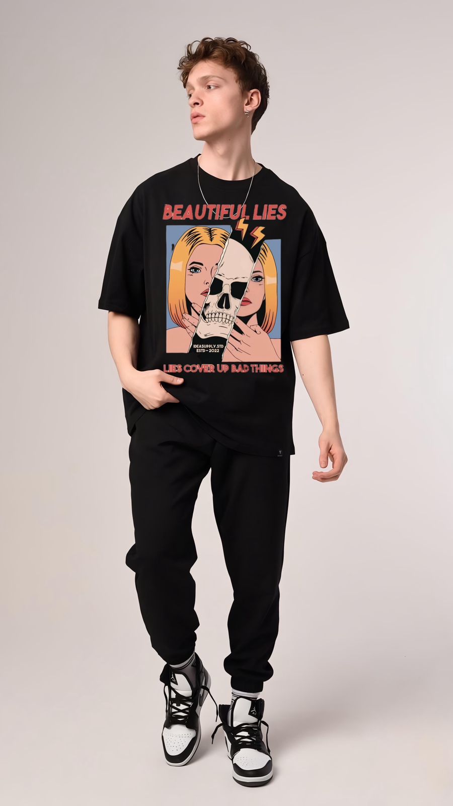 Beauty lies /  Oversized Tshirt